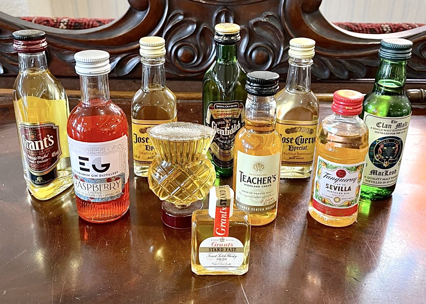 Two Bottles of Sambuca, one raspberry and one liquorice, together with ten miniature bottles of - Bild 2 aus 2