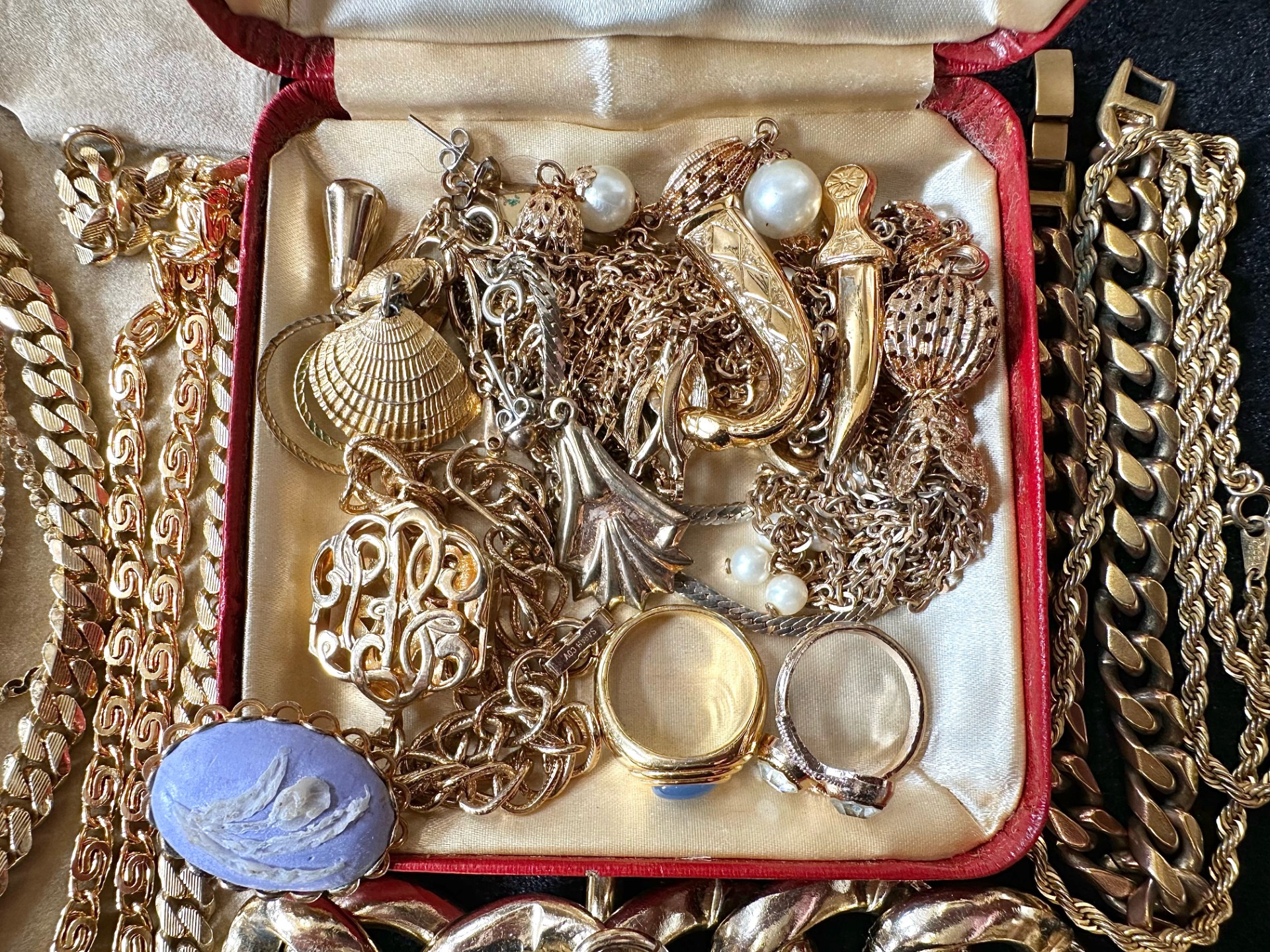 Box of Quality Costume Jewellery, comprising a quantity of various chains, pendants, earrings, - Image 2 of 4