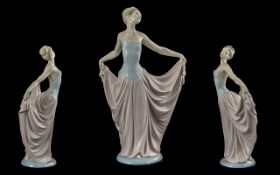 Lladro - Hand Painted Porcelain Figure ' Dancer ' Elegant, Model Number 05050. Sculpture Vincente