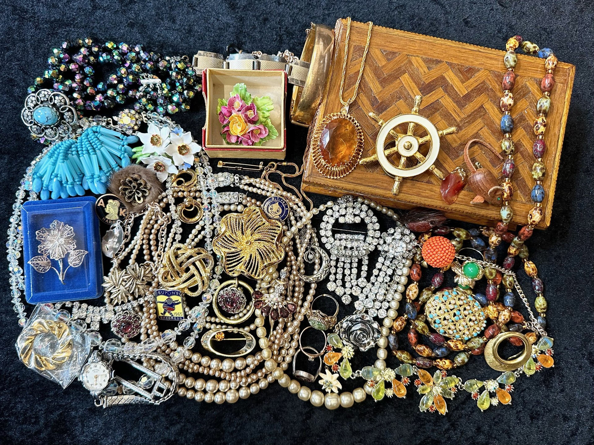 Collection of Vintage Costume Jewellery, comprising crystal necklaces, pearls, bangles, coloured