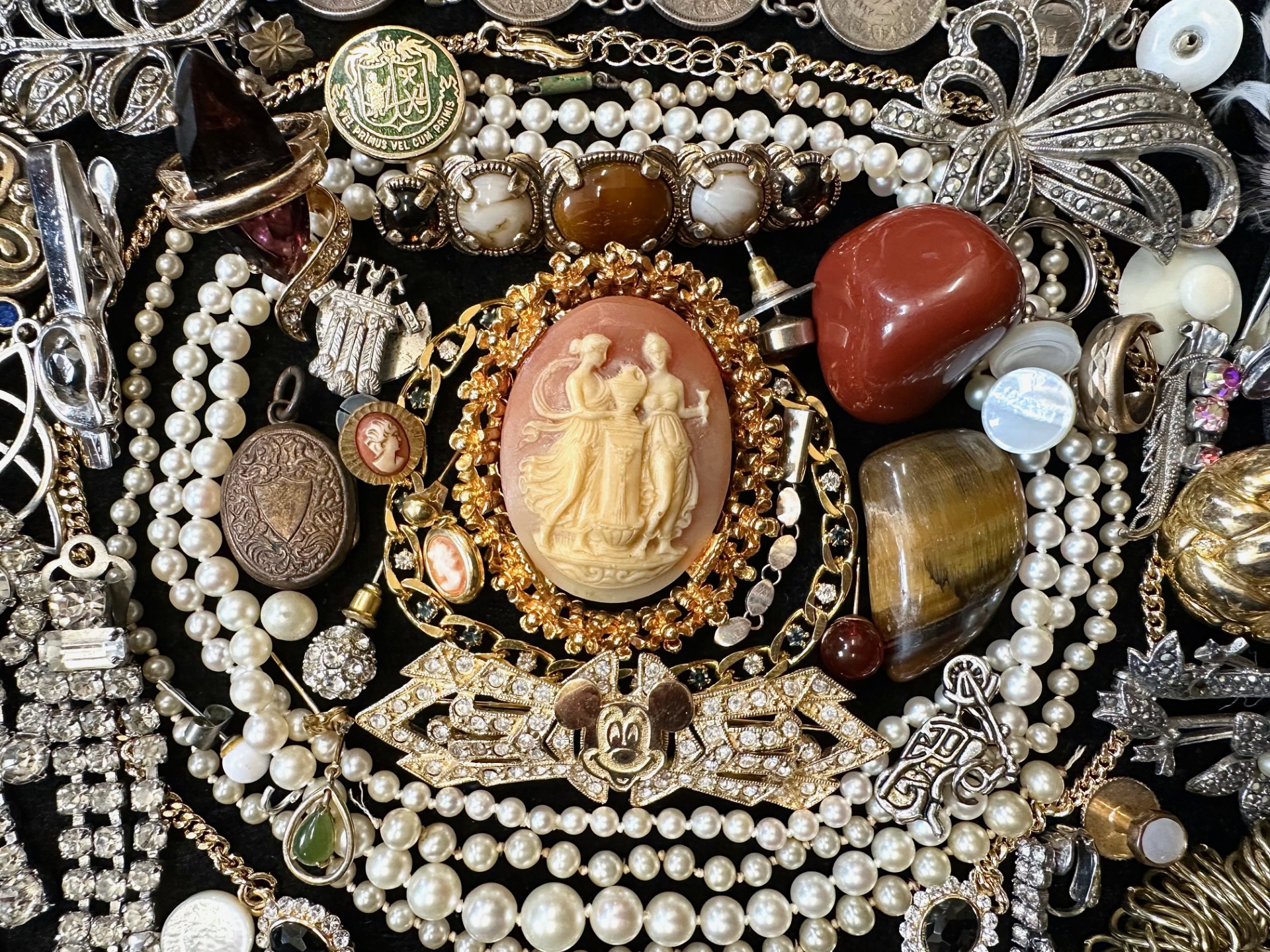 Collection of Costume Jewellery, comprising bracelets, bangles, brooches, pendants, chains, beads, - Image 2 of 3
