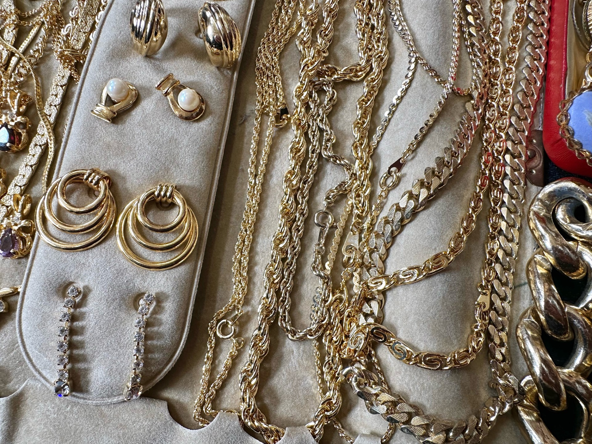 Box of Quality Costume Jewellery, comprising a quantity of various chains, pendants, earrings, - Image 4 of 4