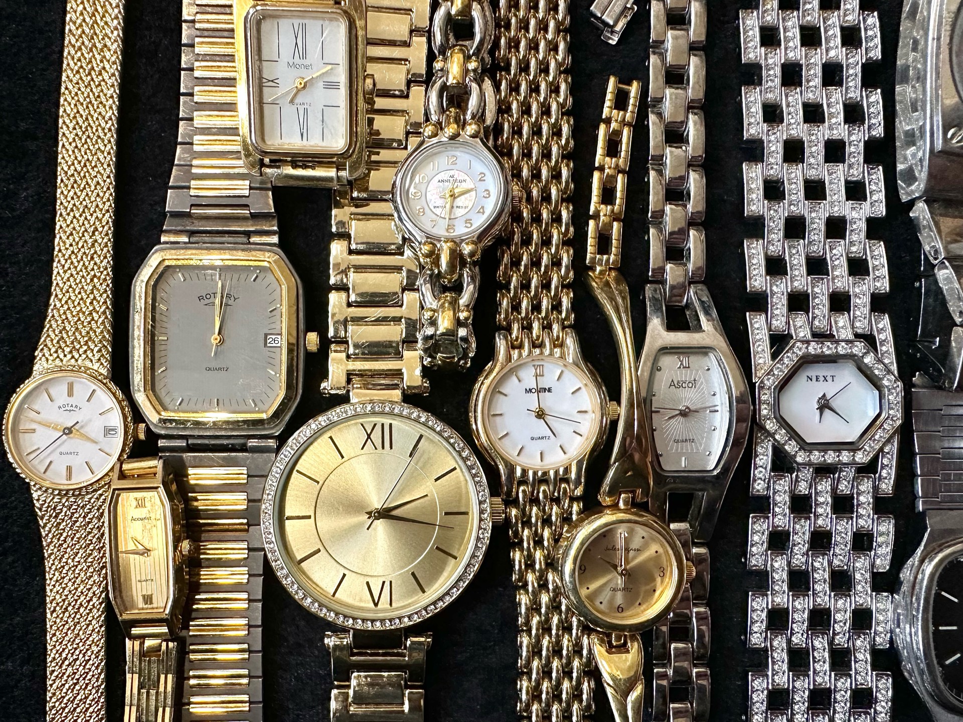 Large Collection of Wrist Watches. gents and ladies watches, lots of different makes and models. - Image 2 of 4