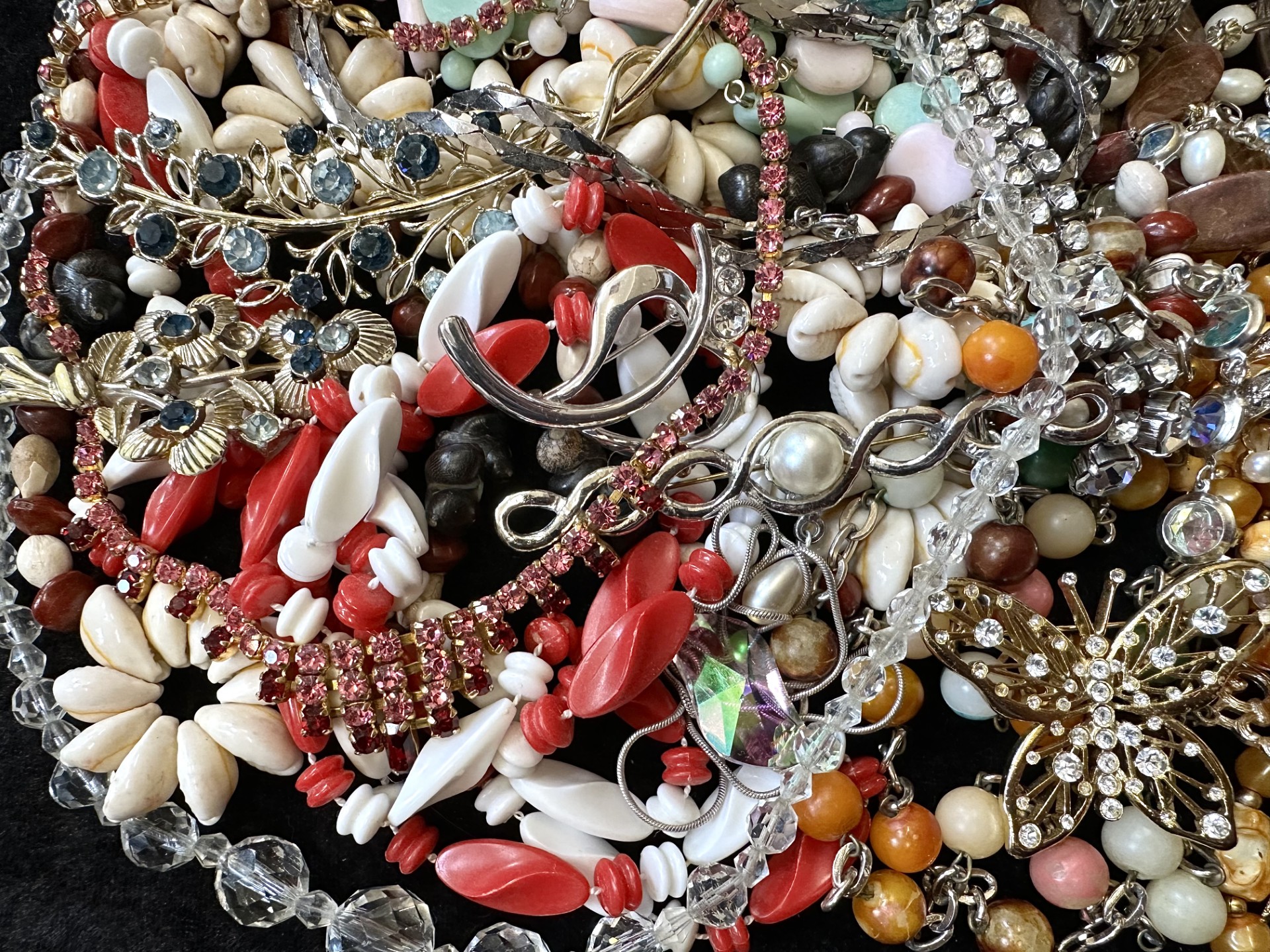 Box of Vintage Costume Jewellery, including brooches, beads, shell necklaces, pendants, watches, - Image 2 of 3