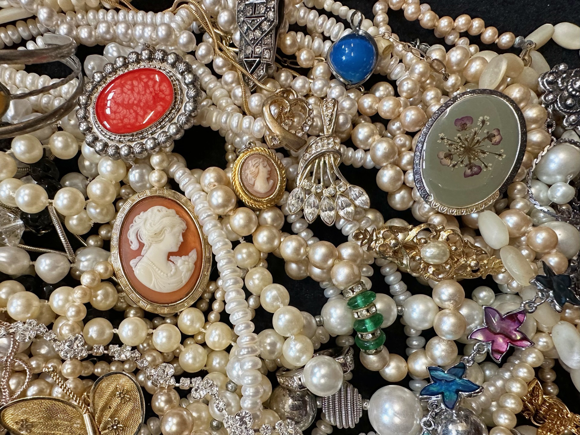 Collection of Costume Jewellery, compris - Image 2 of 4