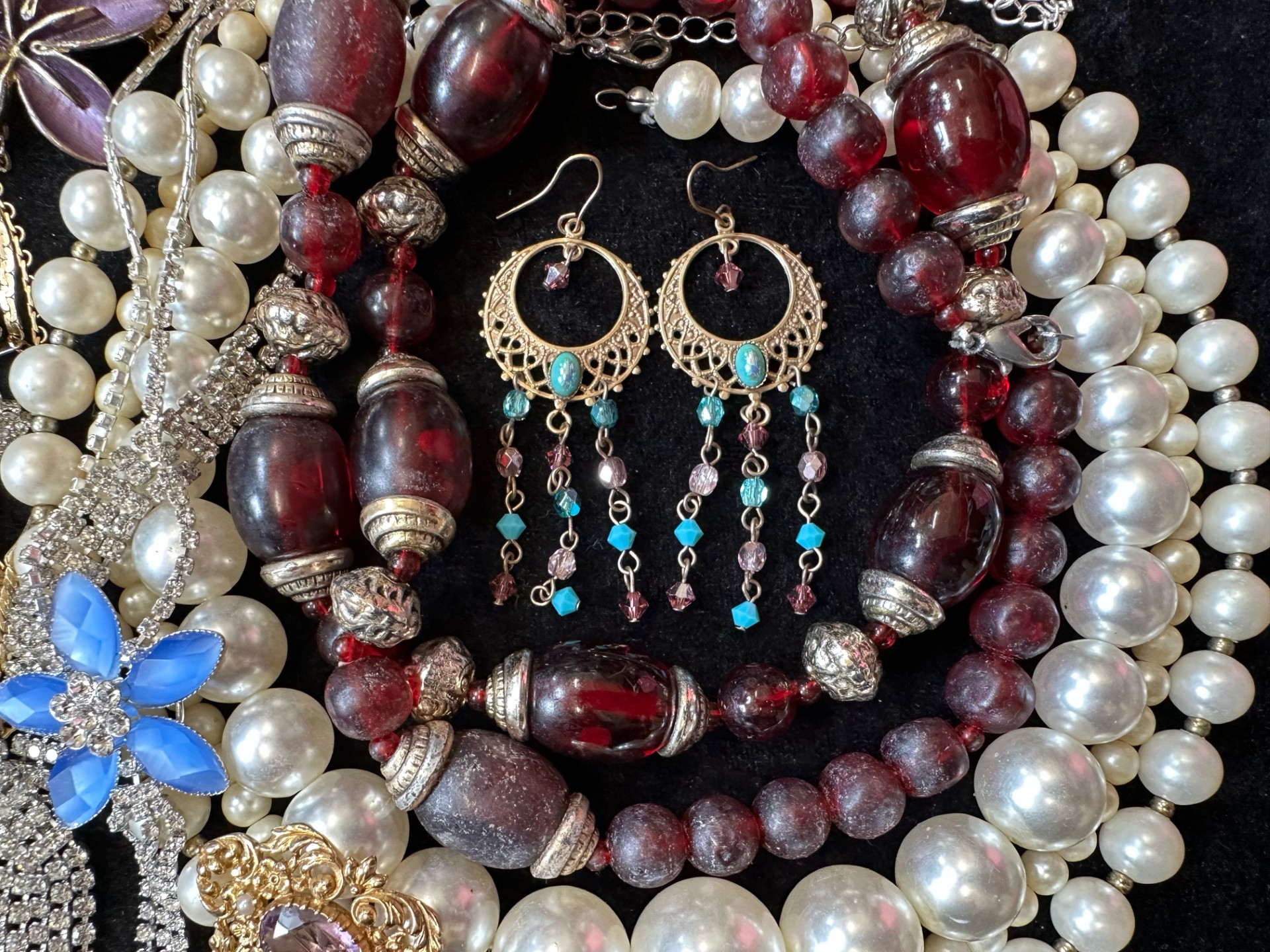 A Collection of Vintage Costume Jeweller - Image 5 of 10