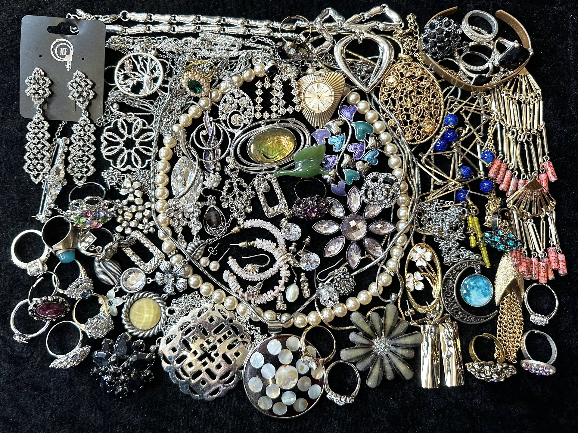 A Collection of Vintage Costume Jeweller - Image 7 of 12