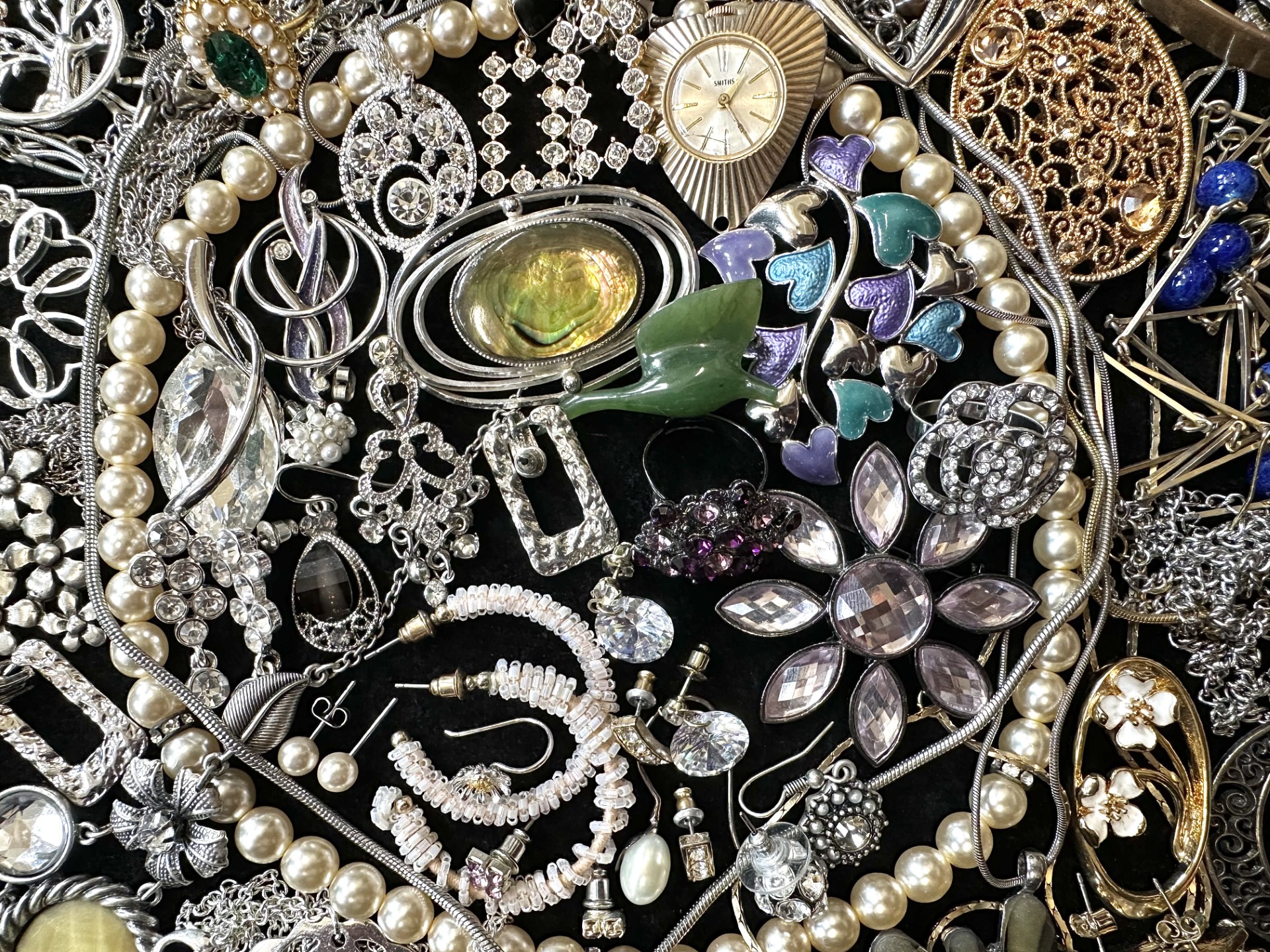 A Collection of Vintage Costume Jeweller - Image 2 of 12
