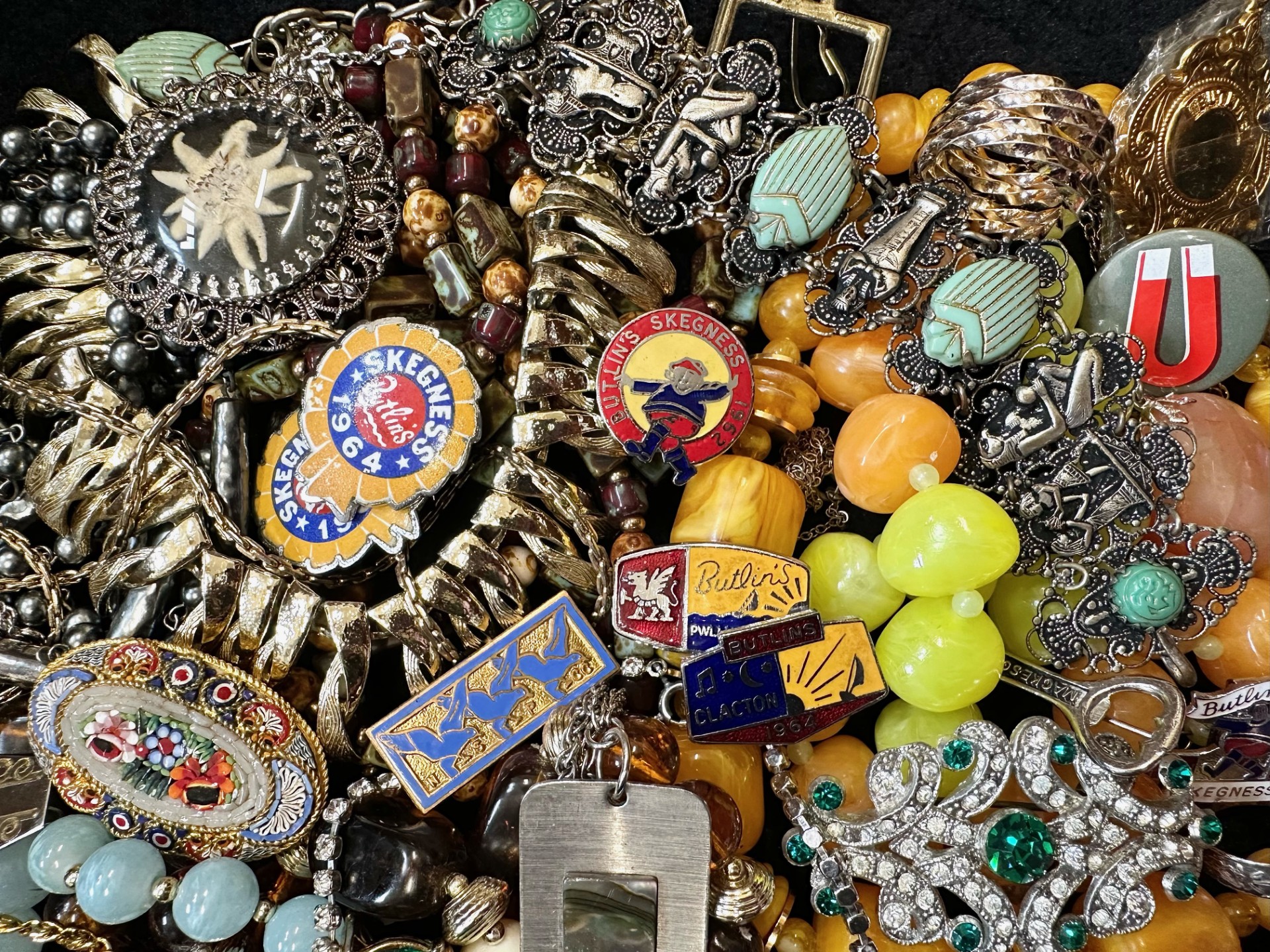 Collection of Vintage Costume Jewellery, - Image 4 of 4