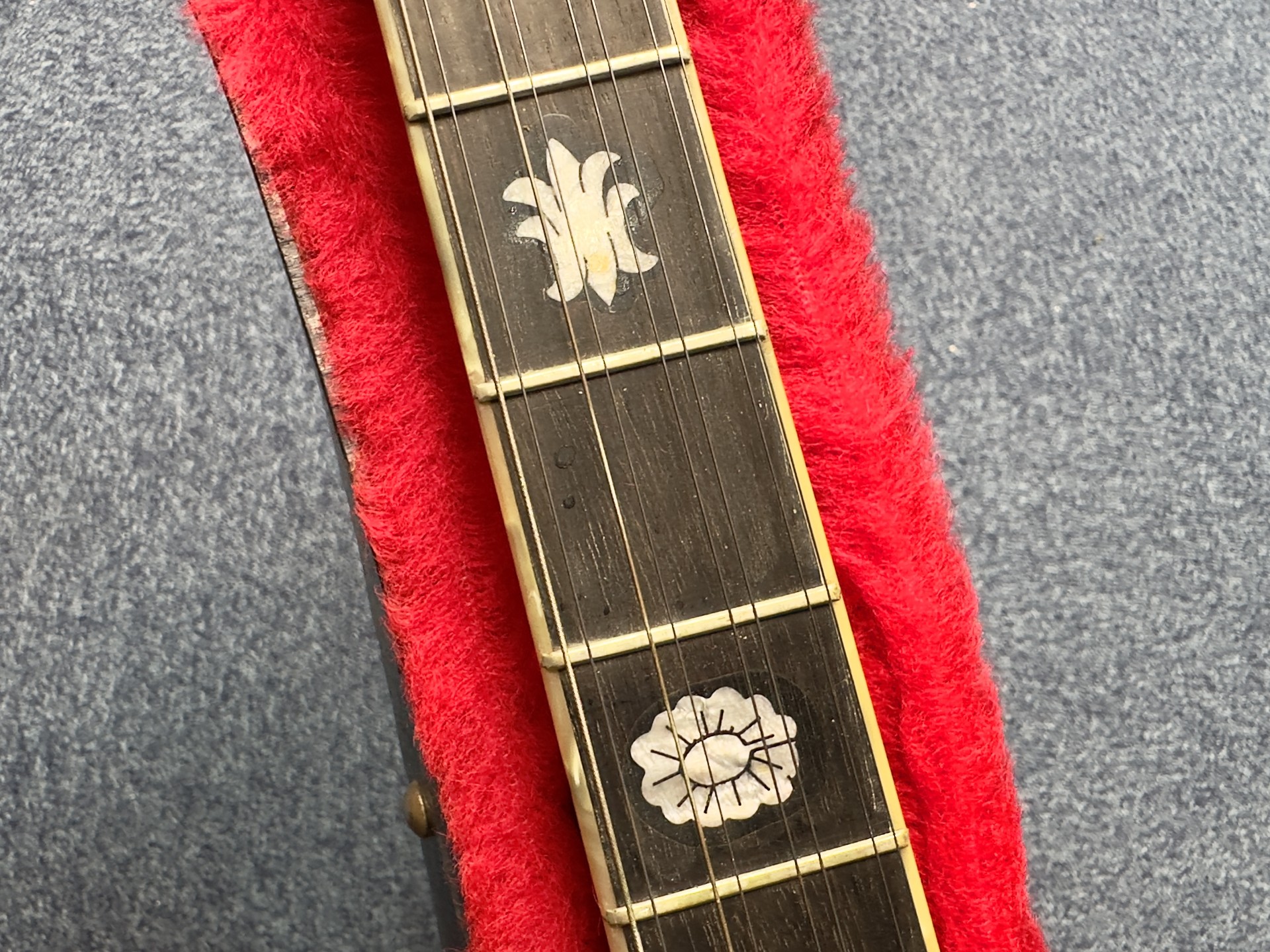 Greek Bazouki Made by Ideal, in original fitted case. Highly decorative, eight strings. - Image 4 of 4