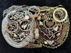 Collection of Costume Jewellery, compris