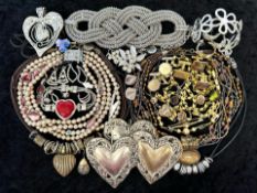 Collection of Costume Jewellery, compris