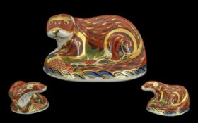 Royal Crown Derby Collectors Guild Hand Painted Porcelain Figure Paperweight ' Otter ' Gold