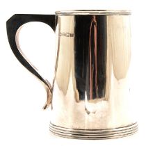 A plain silver tankard, Hukin & Heath Ltd, Birmingham 1943.