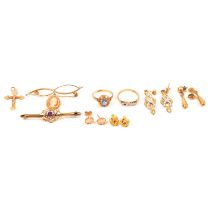 Two gemset gold rings, two gold brooches, gold crucifix and four pairs of earrings.