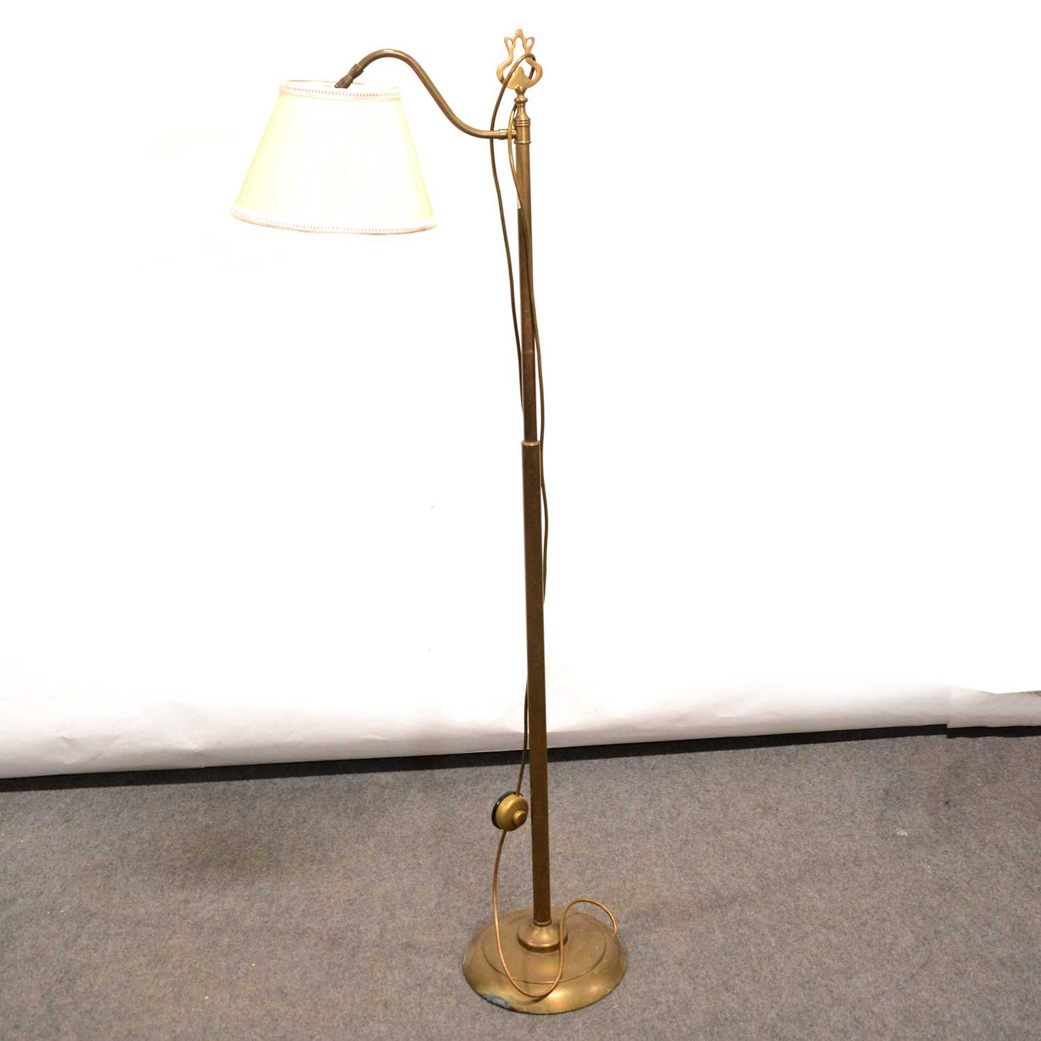 Floorstanding brass standard lamp