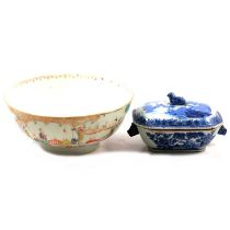 Chinese Export porcelain blue and white sauce tureen, twin mask head handles, width 18cm; and a