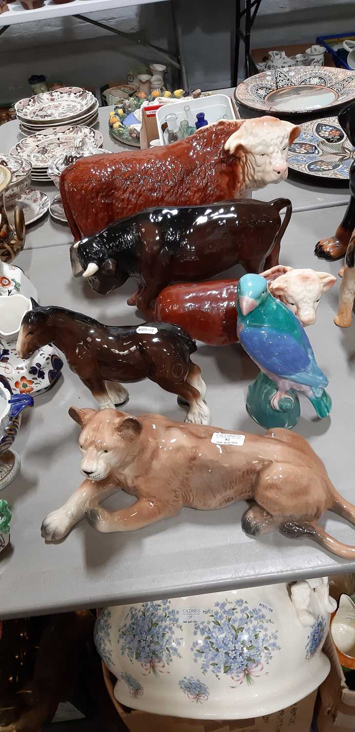 Large Melba Ware bull, other bulls, and animal ceramic figures - Image 2 of 5