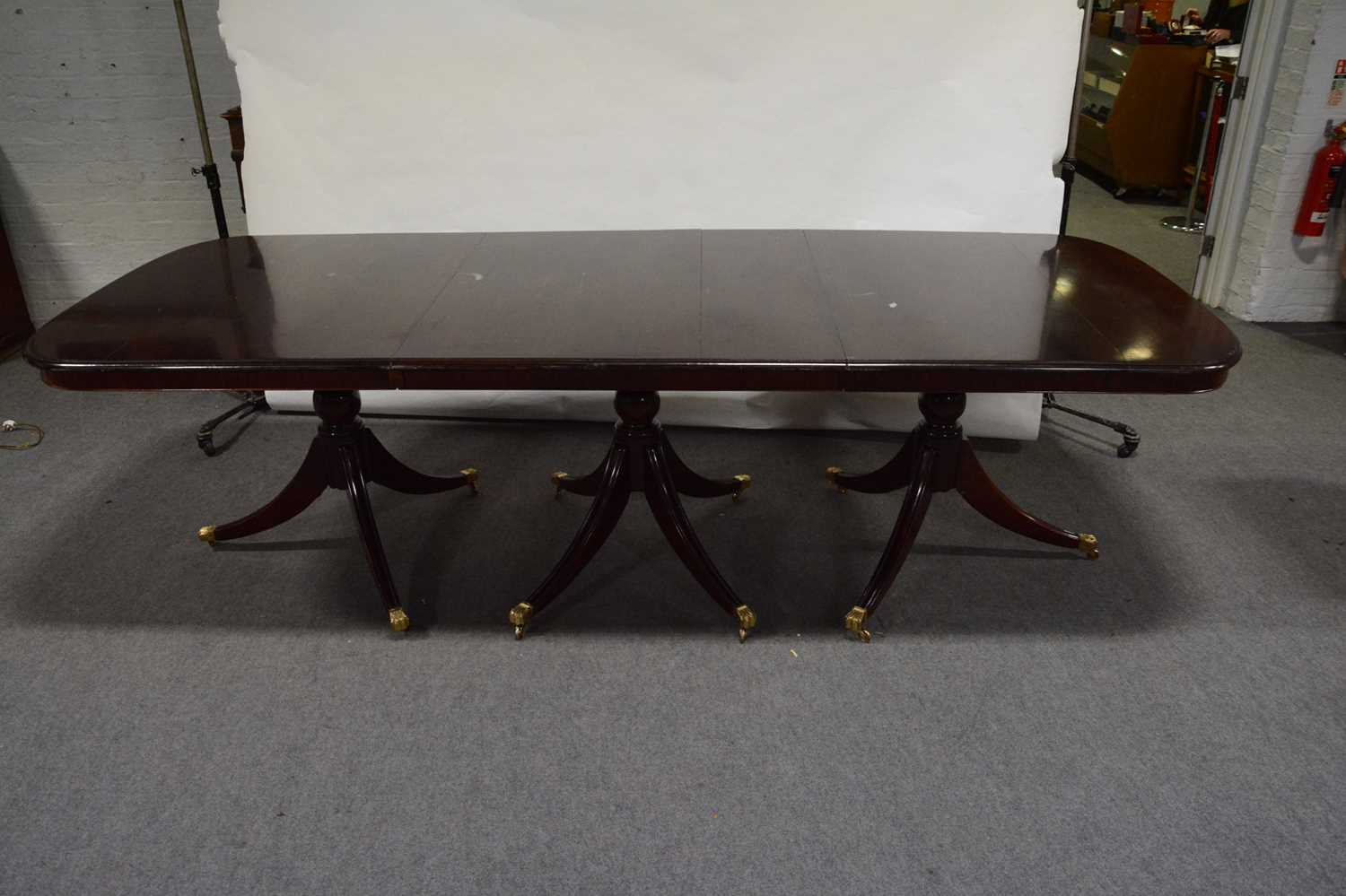 Reproduction mahogany triple pedestal table - Image 2 of 4