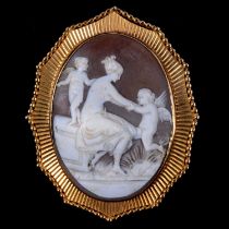 A carved shell cameo brooch
