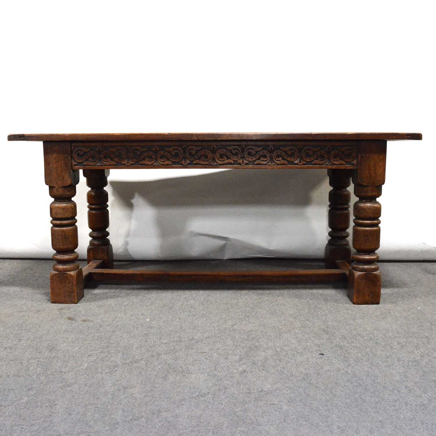 Oak dining table, 20th Century,
