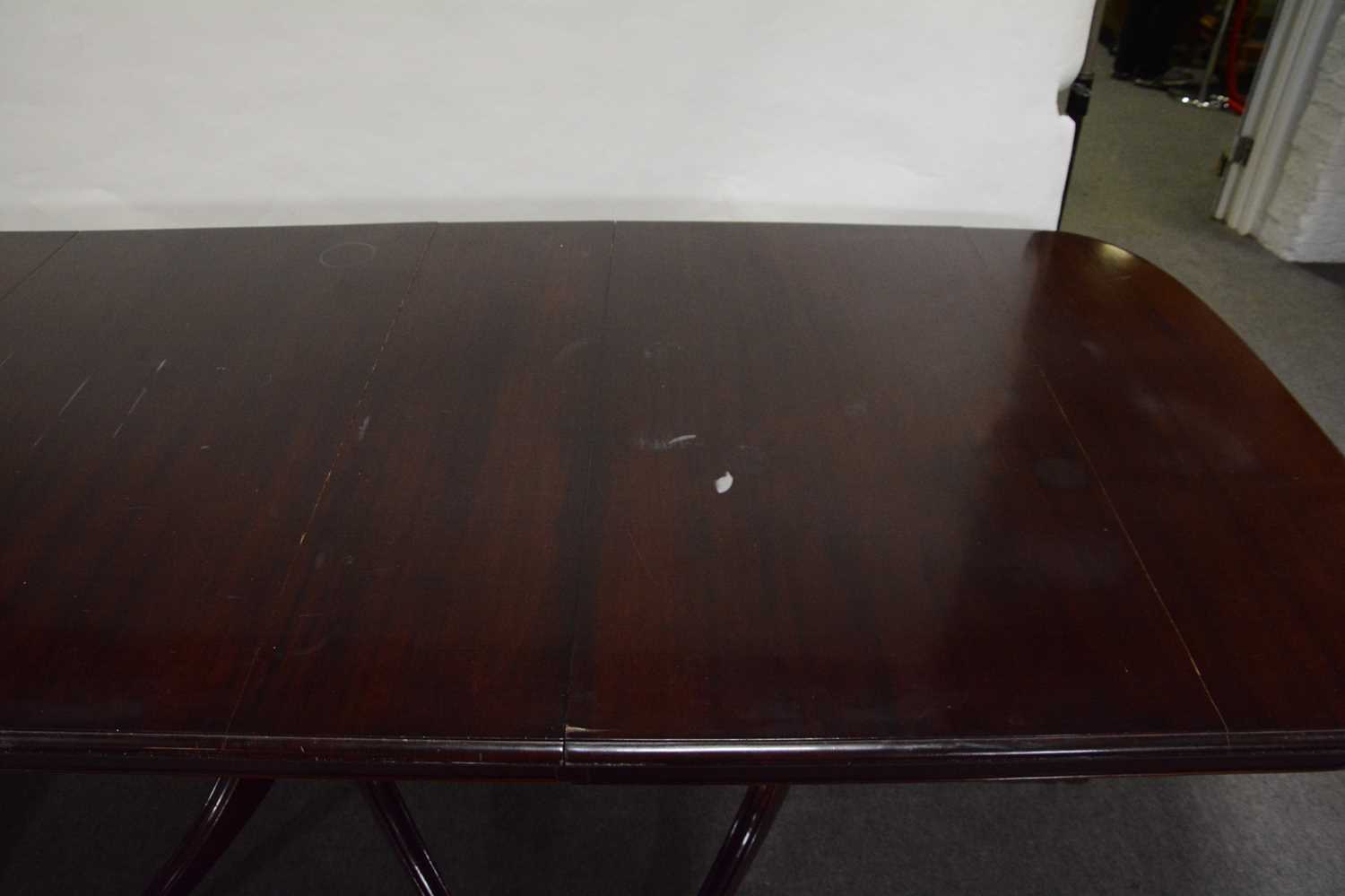 Reproduction mahogany triple pedestal table - Image 3 of 4