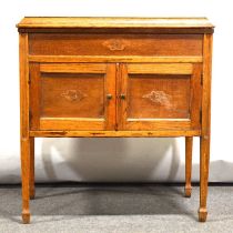 Oak cabinet gramaphone,