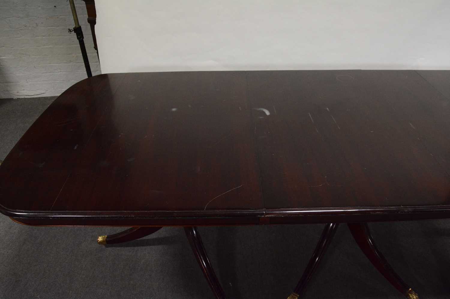 Reproduction mahogany triple pedestal table - Image 4 of 4