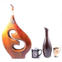 Miscellaneous modern decorative items