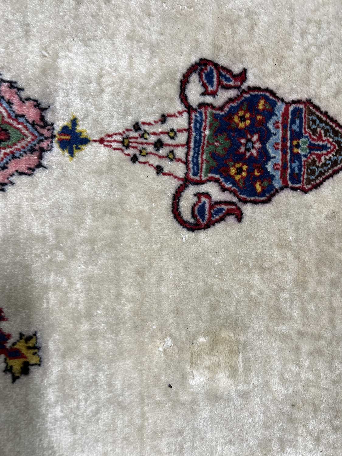 Isfahan style rug, - Image 4 of 4