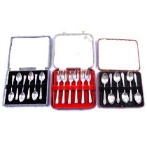 Set of six silver coffee spoons and plated cutlery,