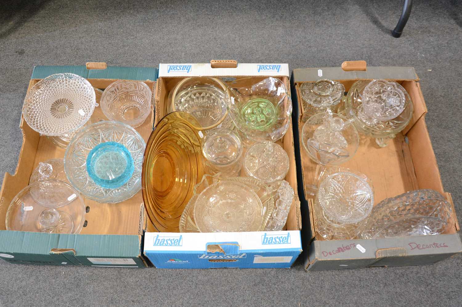 Collection of glassware to include bowls, cakestands, etc - Image 2 of 2
