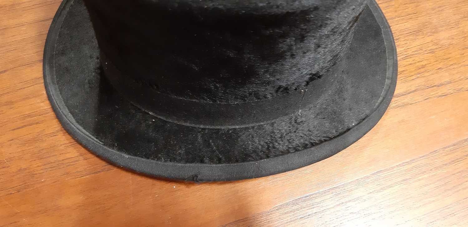 Five black top hats, - Image 19 of 20
