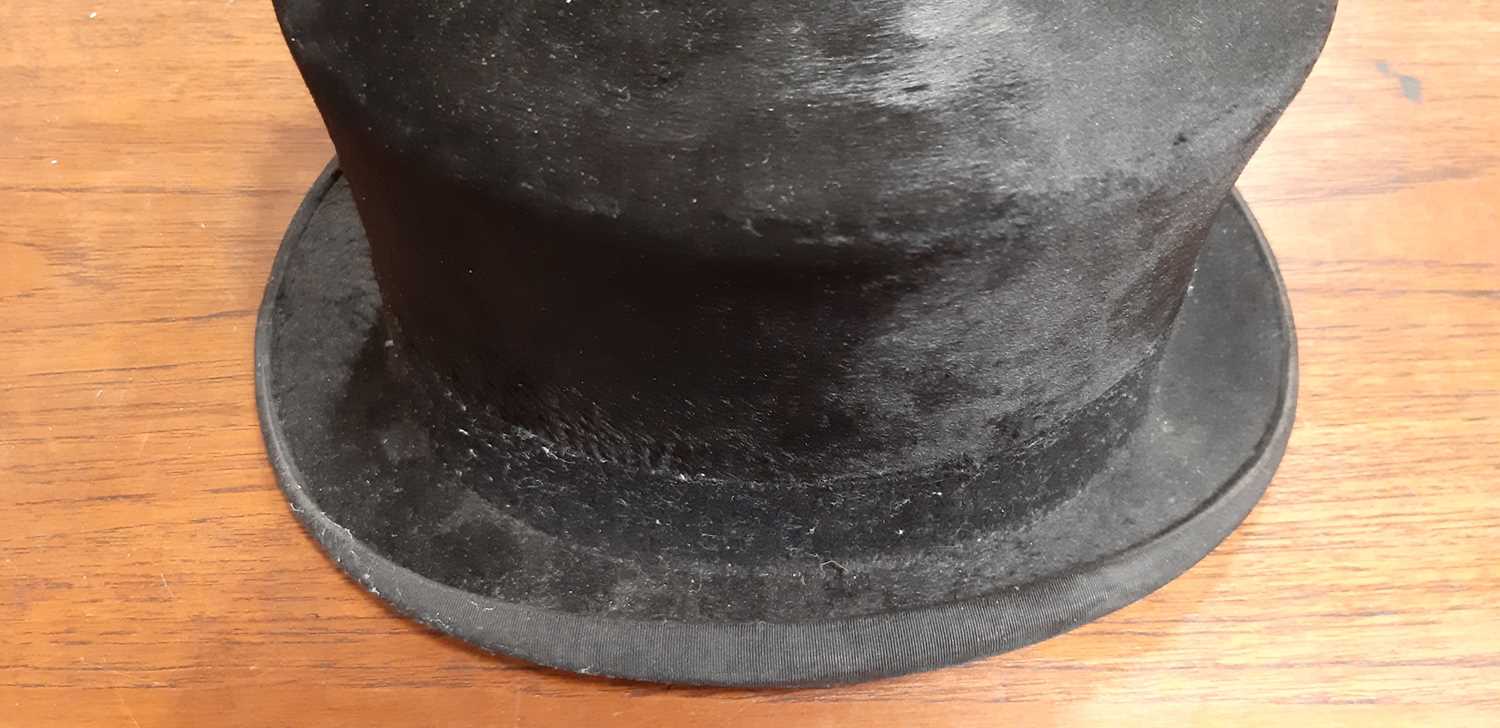 Five black top hats, - Image 15 of 20