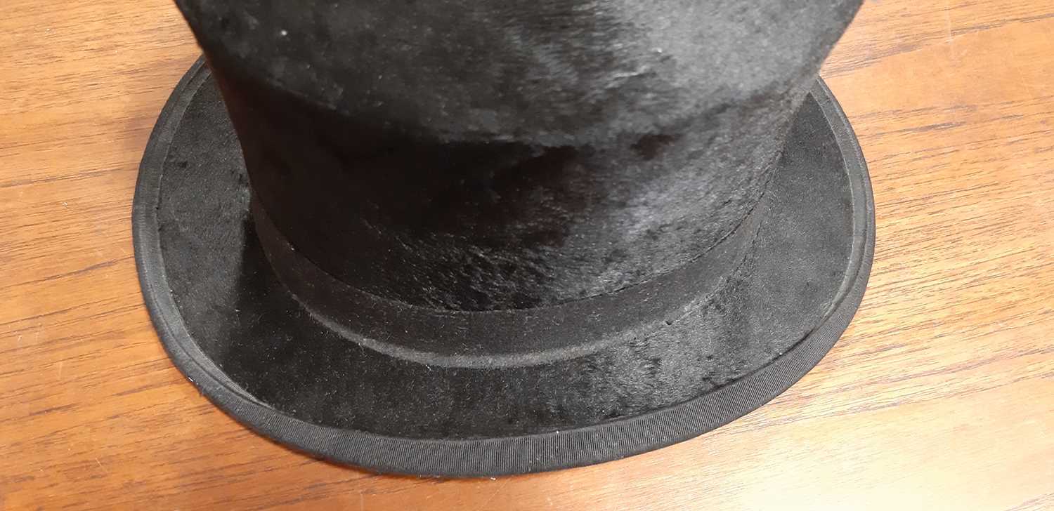 Five black top hats, - Image 18 of 20