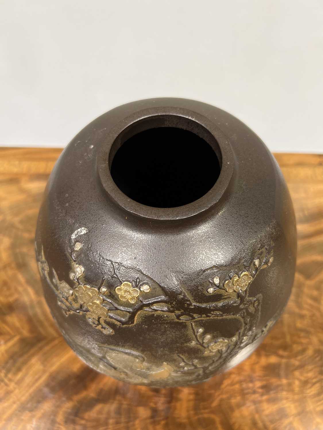 Japanese bronze vase, Meiji period - Image 6 of 8