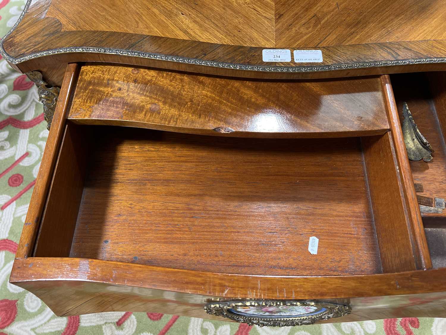 Louis XV style tulip wood and rosewood ‘bonheur du jour’ writing table, - Image 10 of 12