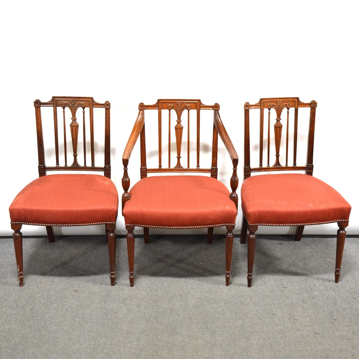 Set of sixteen Anglo-Indian Sheraton style mahogany dining chairs, 19th Century, - Bild 2 aus 2