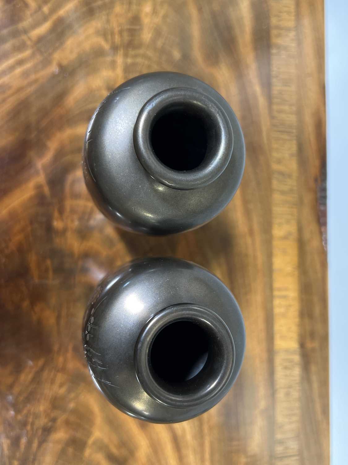 Pair of Japanese bronze vases, signed Mitsufune - Image 7 of 9