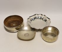 A small George V silver bowl, Sheffield, 1934, a silver bottle coaster, a small Indian white metal