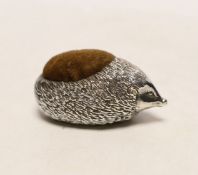 A modern novelty silver pin cushion modelled as a hedgehog, Ammonite Ltd, Birmingham, 1982, length