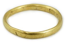 An early 18th century gold posy ring, the interior shank with engraved inscription and maker's