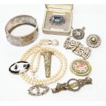 A quantity of assorted jewellery including costume, silver hinged bangle, etc.