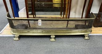 A Victorian brass mesh fender, width 112cm, depth 26cm, height 26cm