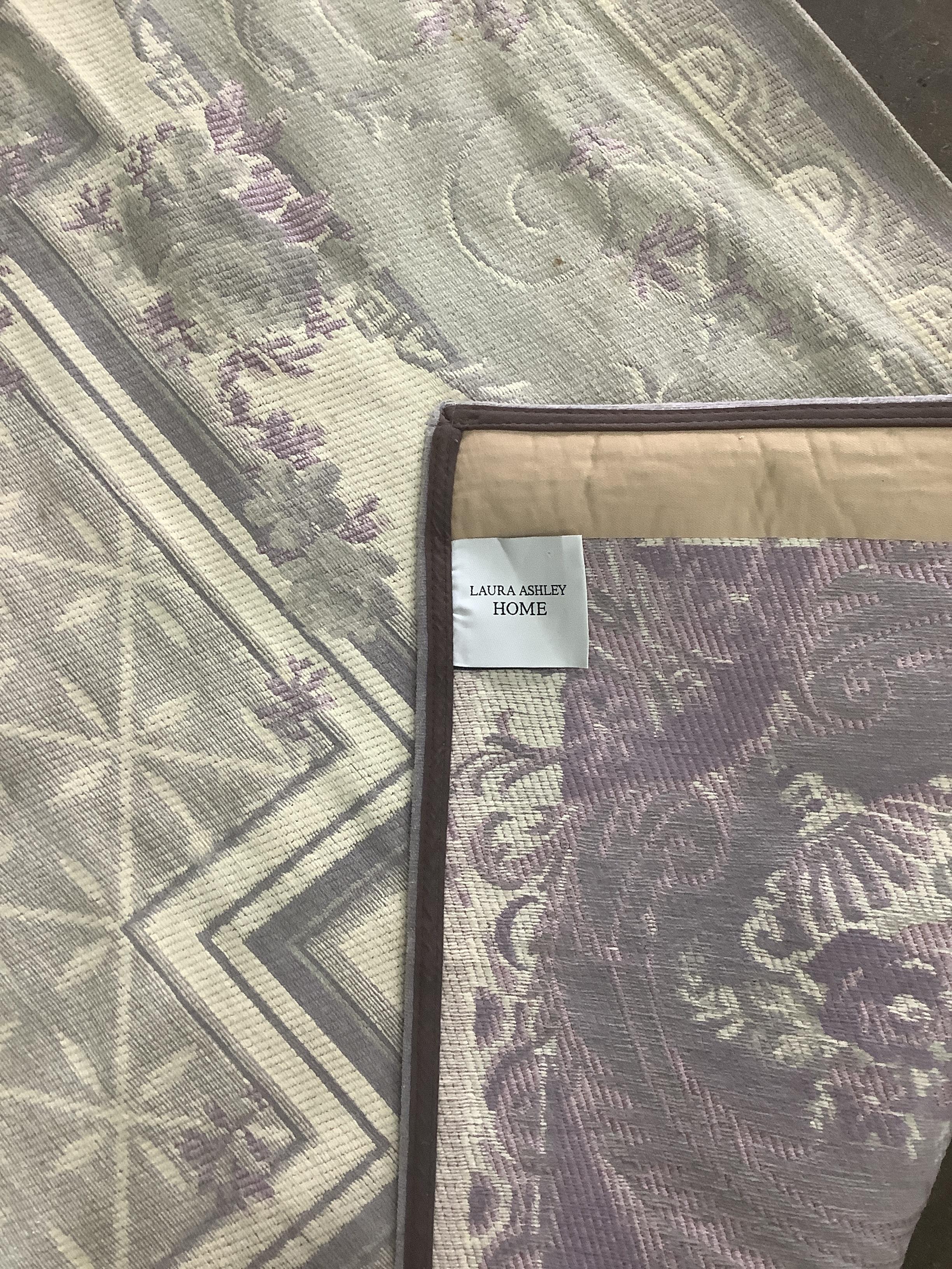 Two contemporary Laura Ashley rugs, each approximately 230cm x 170cm - Bild 4 aus 4