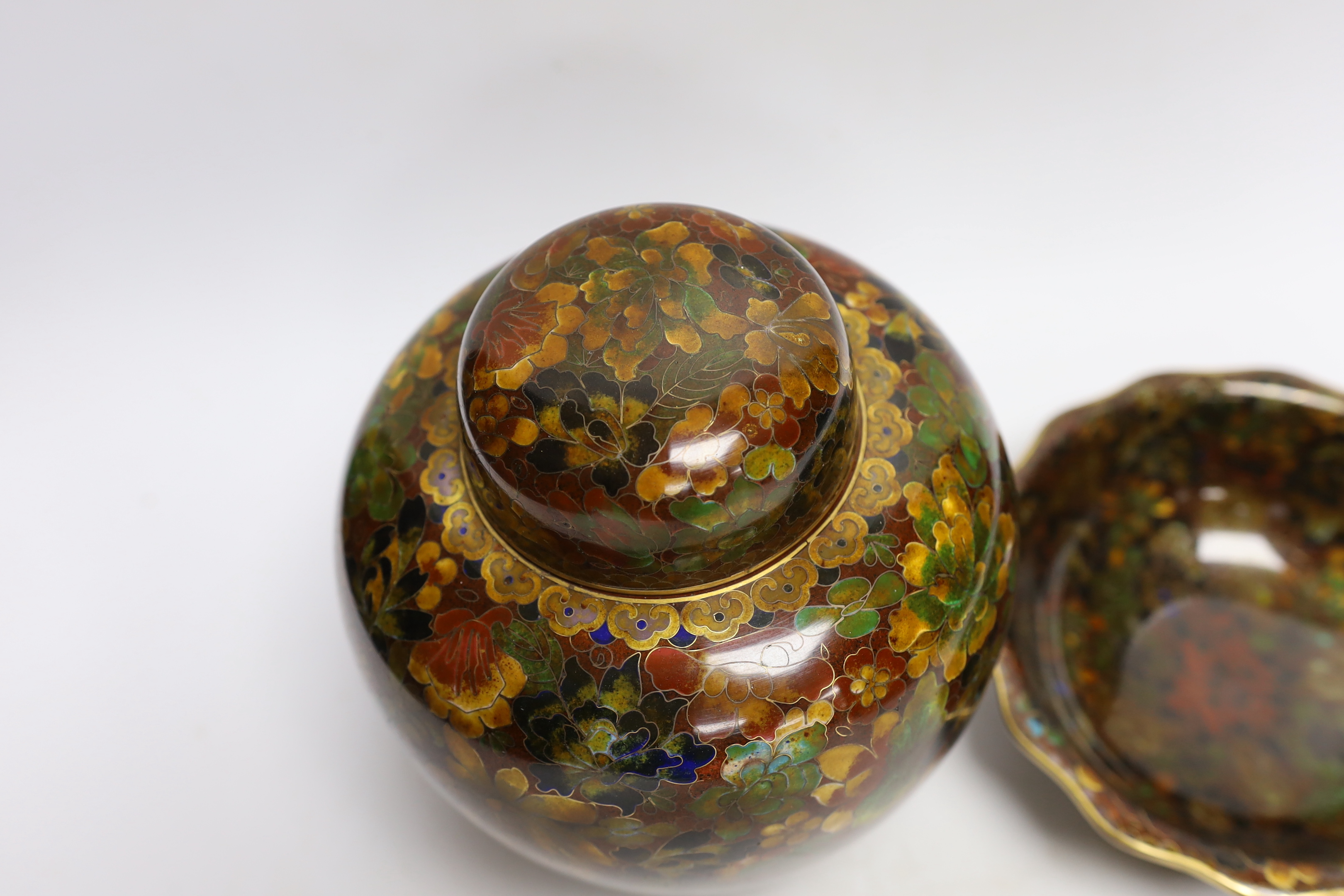 A Chinese cloisonné enamel lidded ginger jar and a bowl, tallest 20cm - Bild 3 aus 6