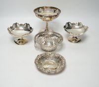 A pair of George VI pierced silver pedestal bon bon dishes, Viners Ltd, Sheffield, 1947, 11.7cm