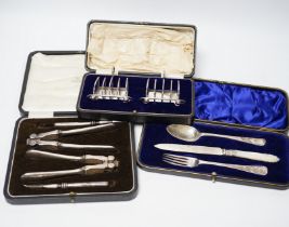 Thirteen assorted cased silver sets, including two sets of six handled tea knives, Leicester and