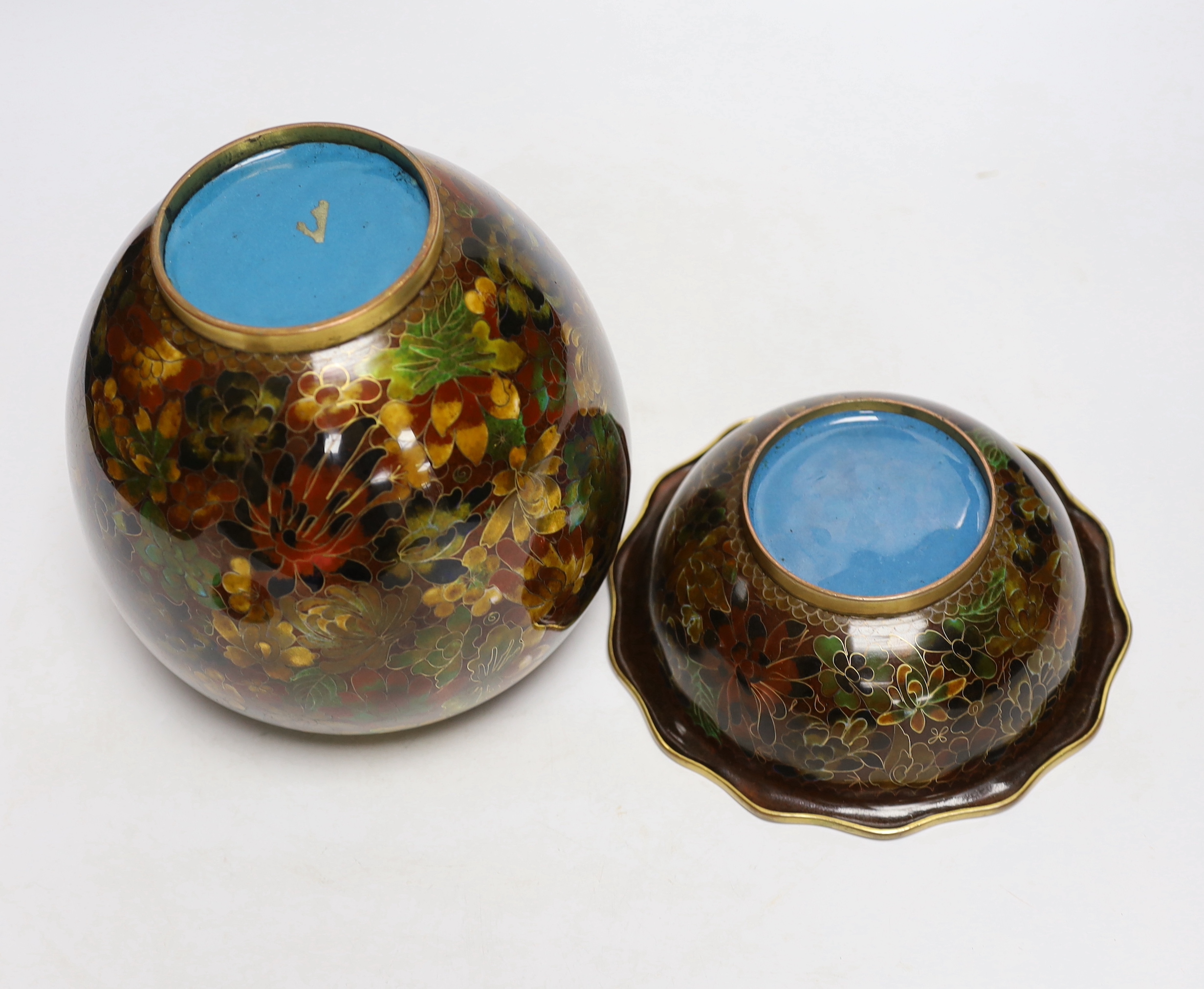 A Chinese cloisonné enamel lidded ginger jar and a bowl, tallest 20cm - Bild 6 aus 6