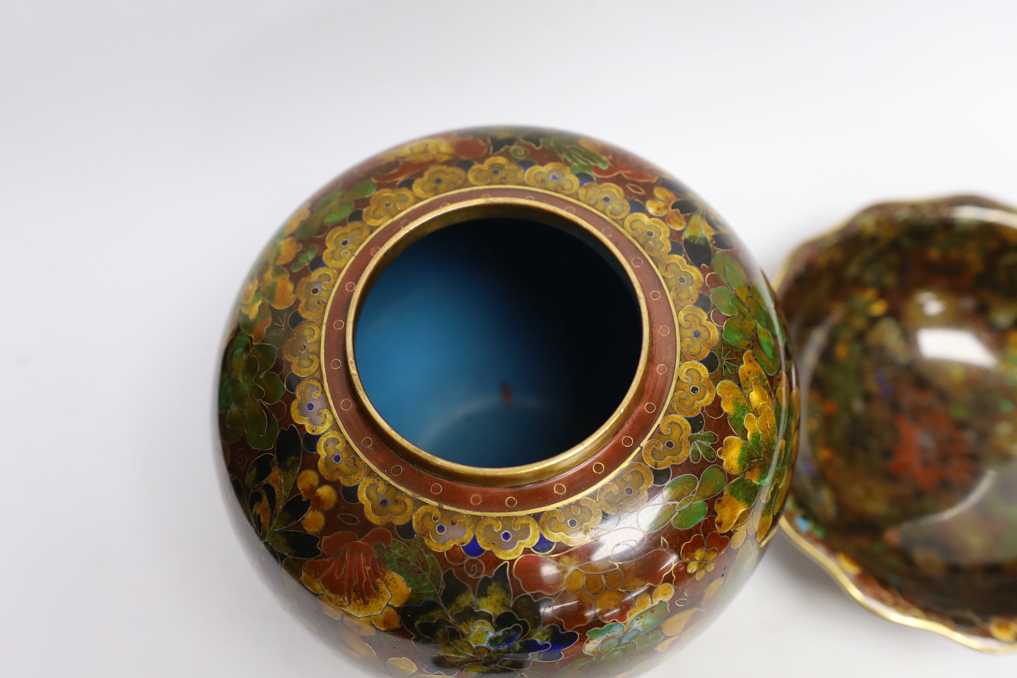 A Chinese cloisonné enamel lidded ginger jar and a bowl, tallest 20cm - Bild 4 aus 6